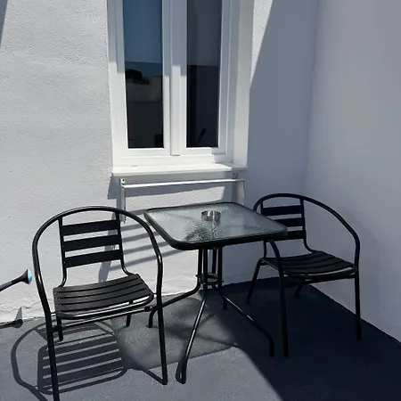 Raeti Daire Fira (Santorini)
